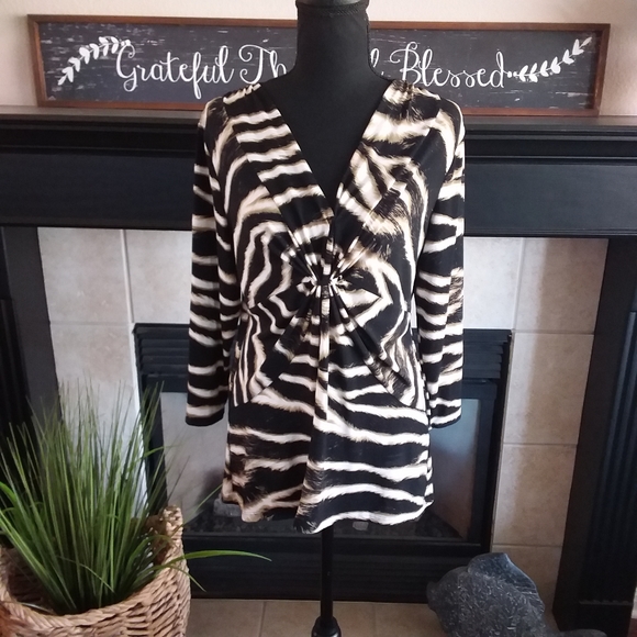 Chaus Tops - CHAUS Ladies V-neck Top